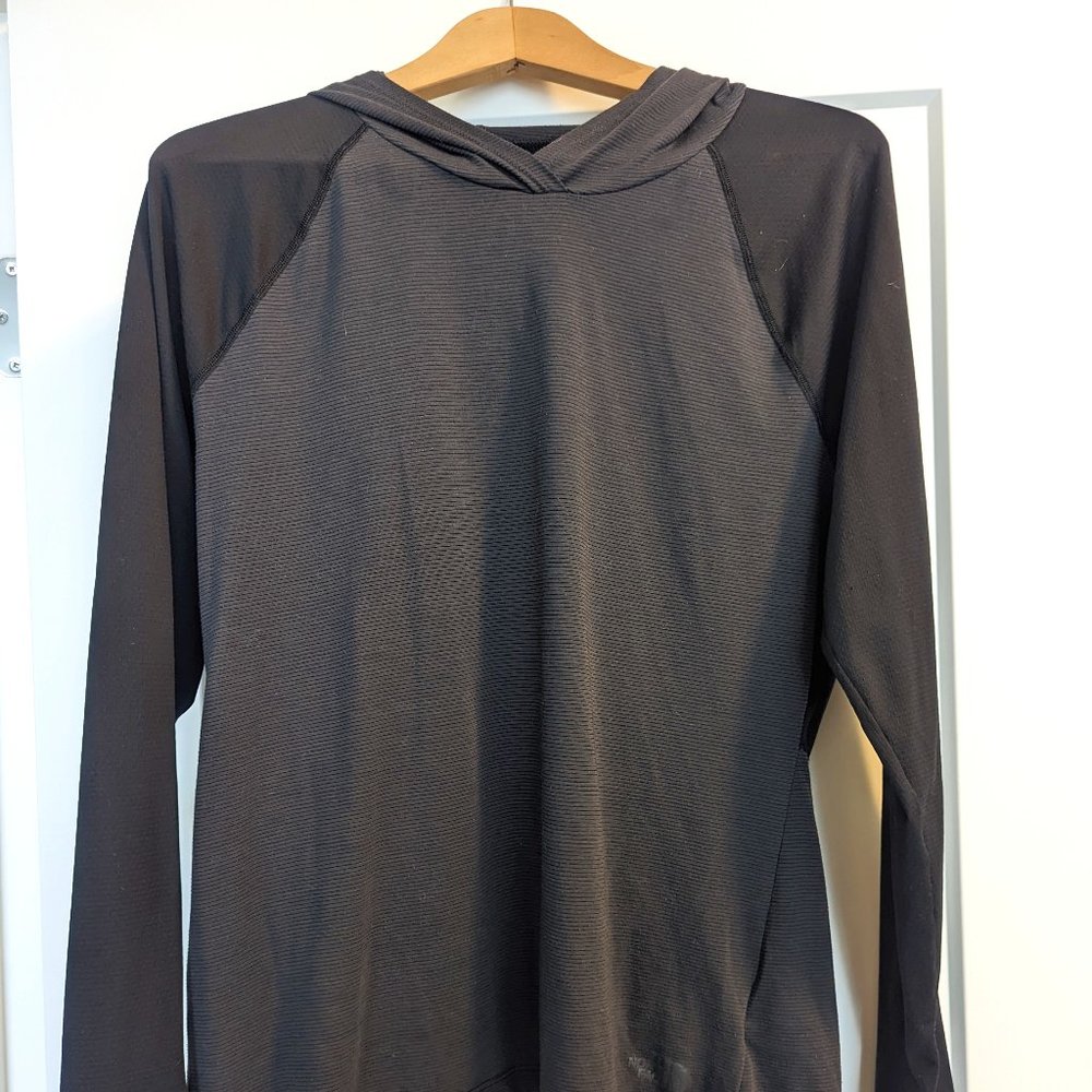 The North Face | flash dry long sleeved shirt with hood | size Large